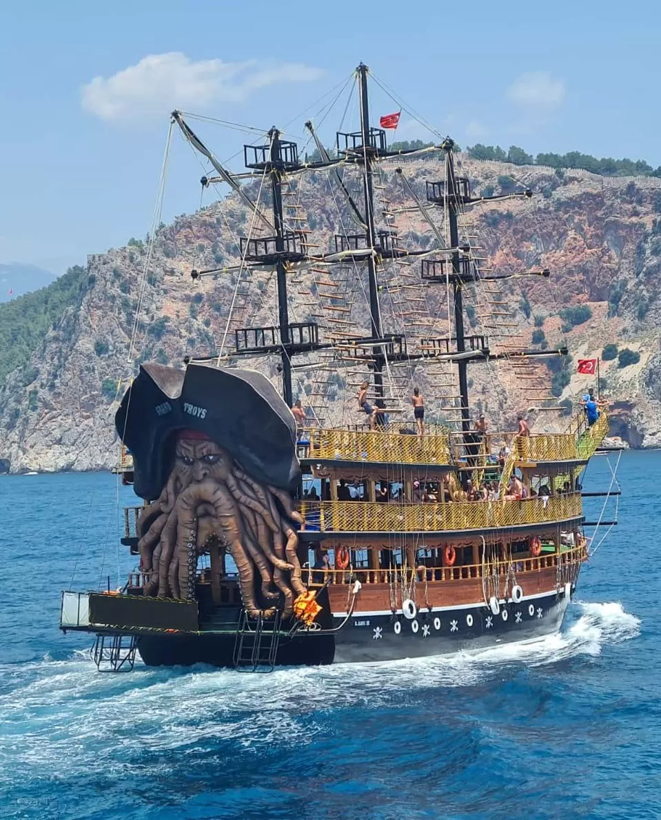 Alanya Pirate boat tour |